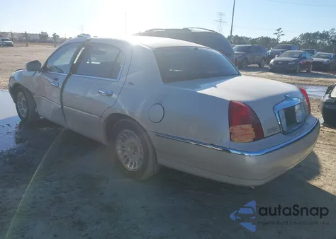2000 Lincoln Town Car Cartier from USA, damaged, VIN 1LNHM83W2YY913874